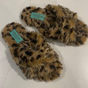 Slippers with faux fur size 8